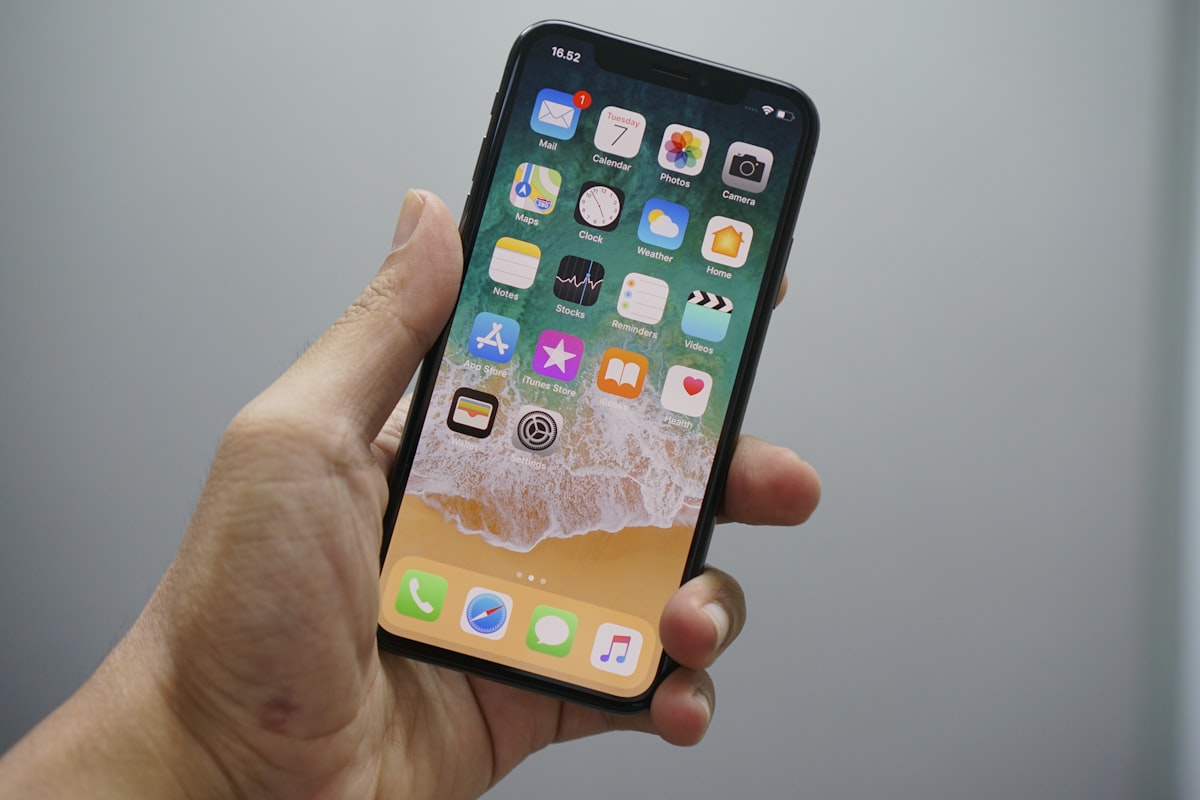 iPhone 厚度概念图