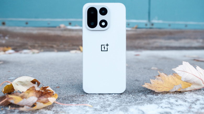 OnePlus 手机街拍图 | 来源: Engadget