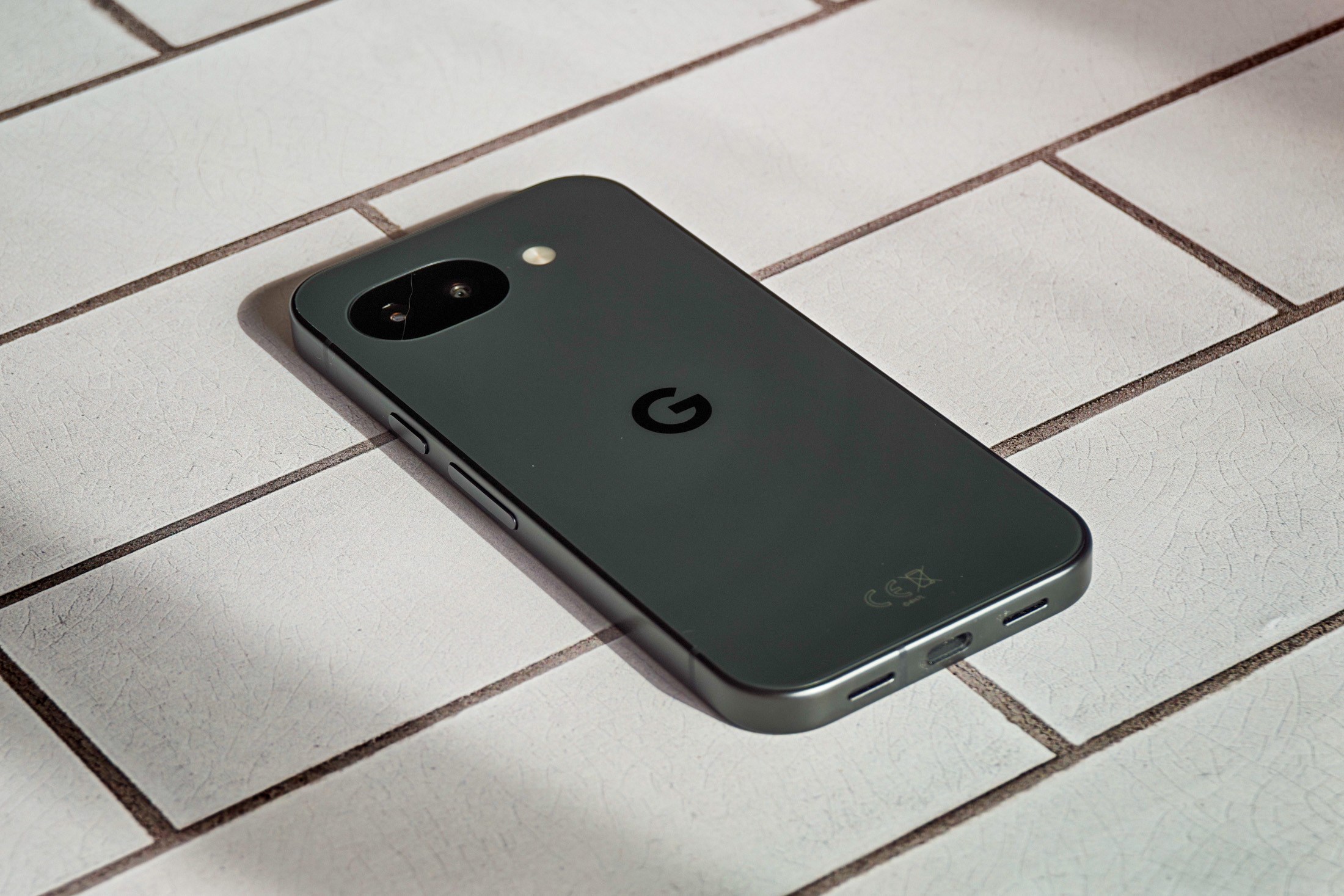 Pixel 10A 摄影作品——The Verge 评价其为 Pixel 9A 的换标版