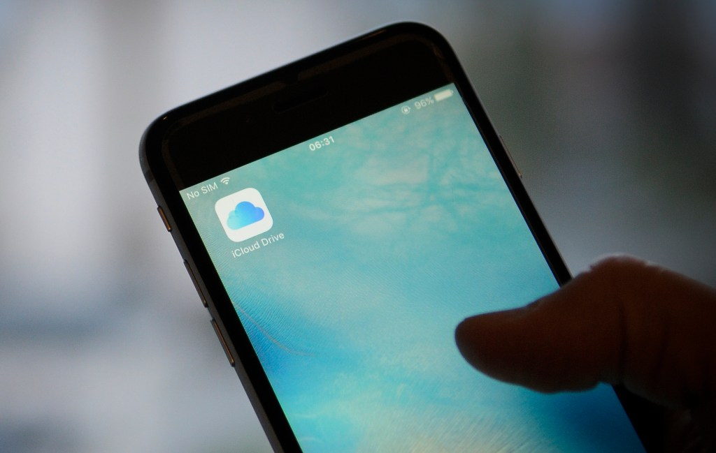 iPhone上的iCloud应用界面