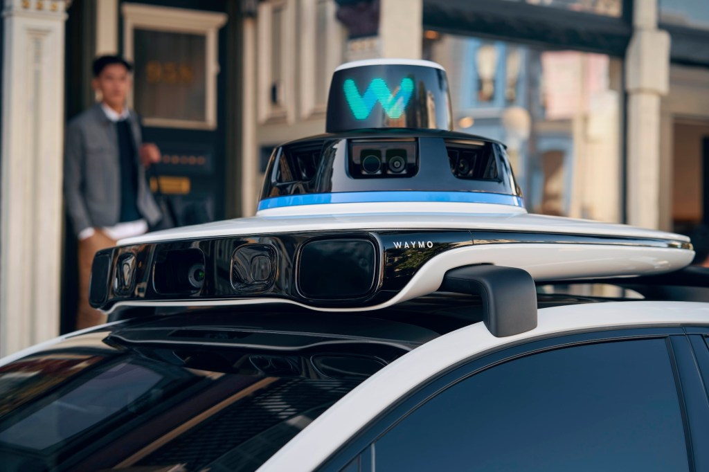 Capteurs sur le toit d'un robotaxi Waymo