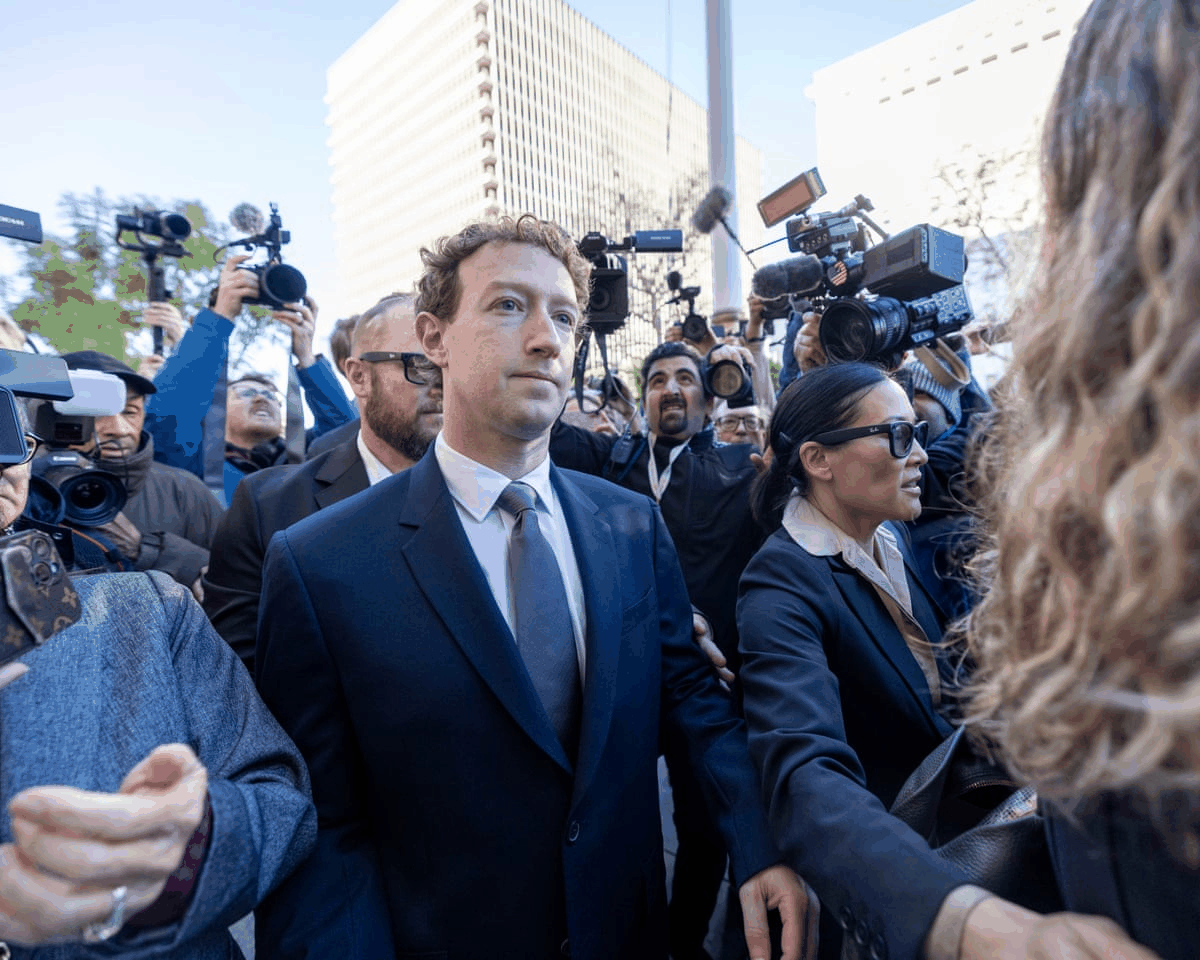 Mark Zuckerberg à la sortie du tribunal