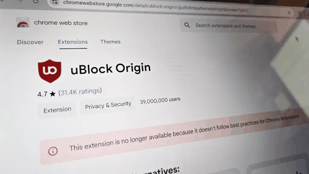 Captura de uBlock Origin en la Chrome Web Store indicando que ya no está disponible